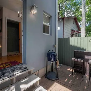 Nawlins Vibe With Rooftop Verandah Near Riverwalk And Downtown Holiday home Tampa